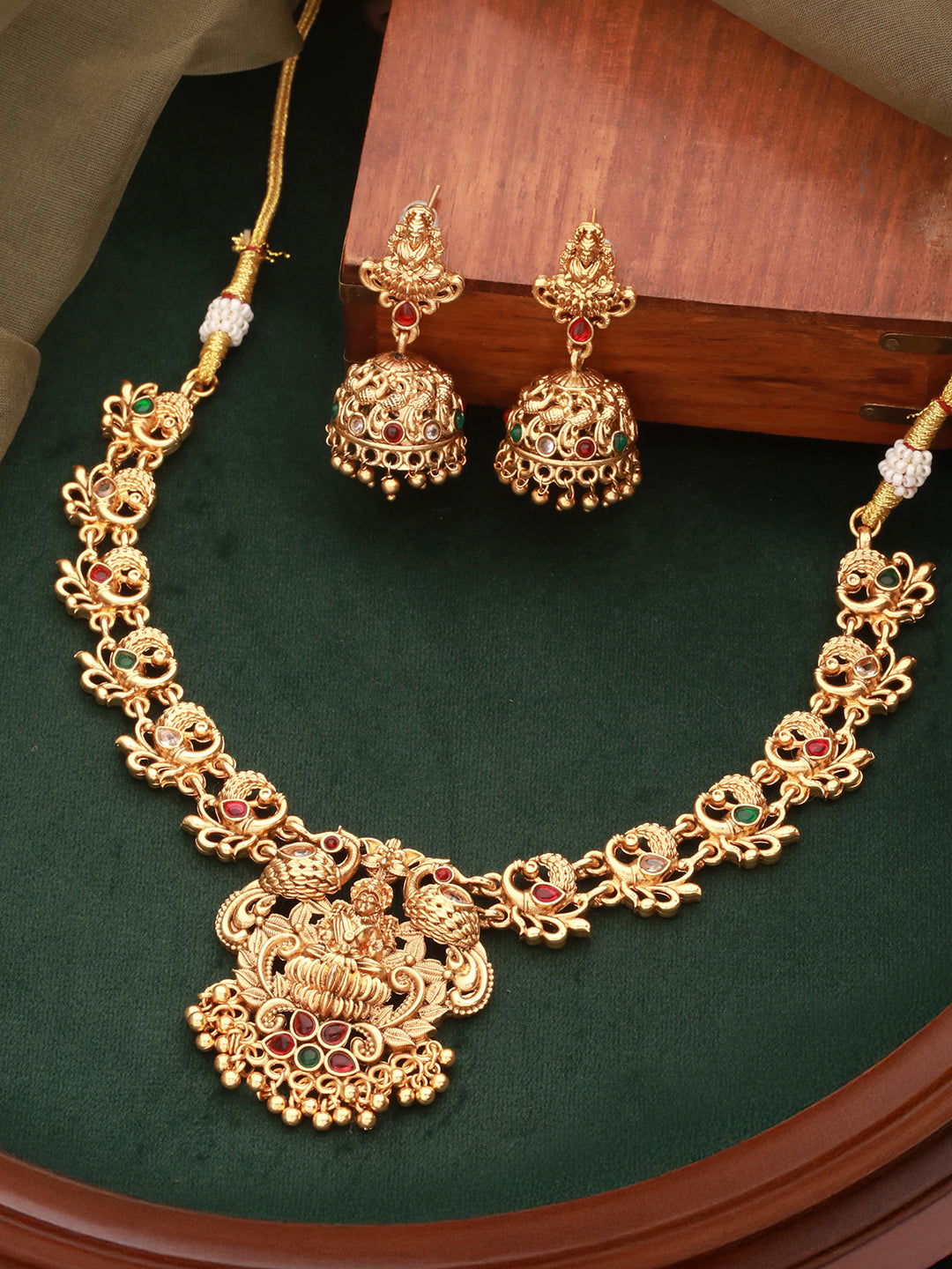 Elegant Gold Plated Floral Necklace Jewellery Set with Matching Earrings